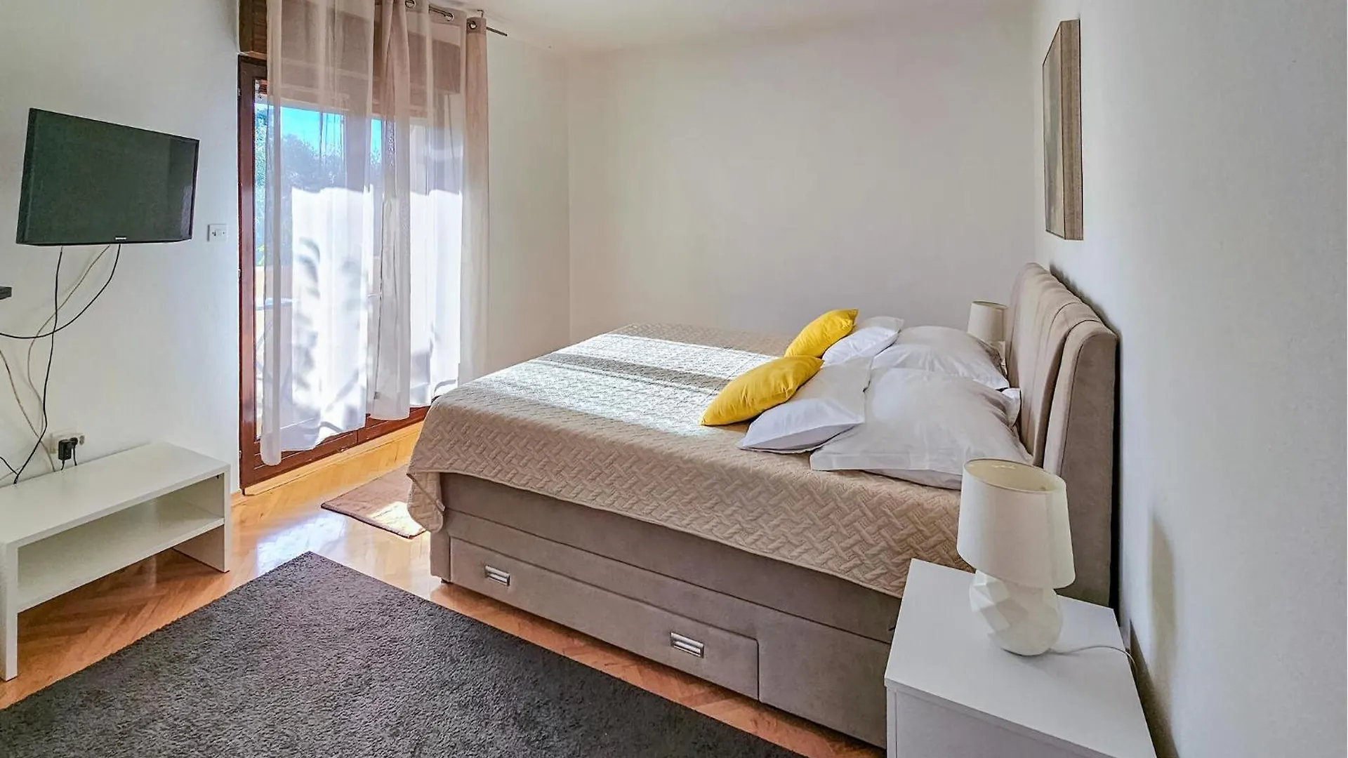 Gorgeous Home In Vrsi With Outdoor Swimming Pool 0*,